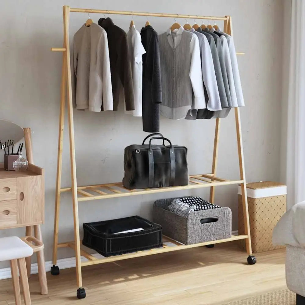 Kledingrek met schappen en wielen 132x45,5x155,5 cm bamboe - Kledingrekken & kastinrichting
